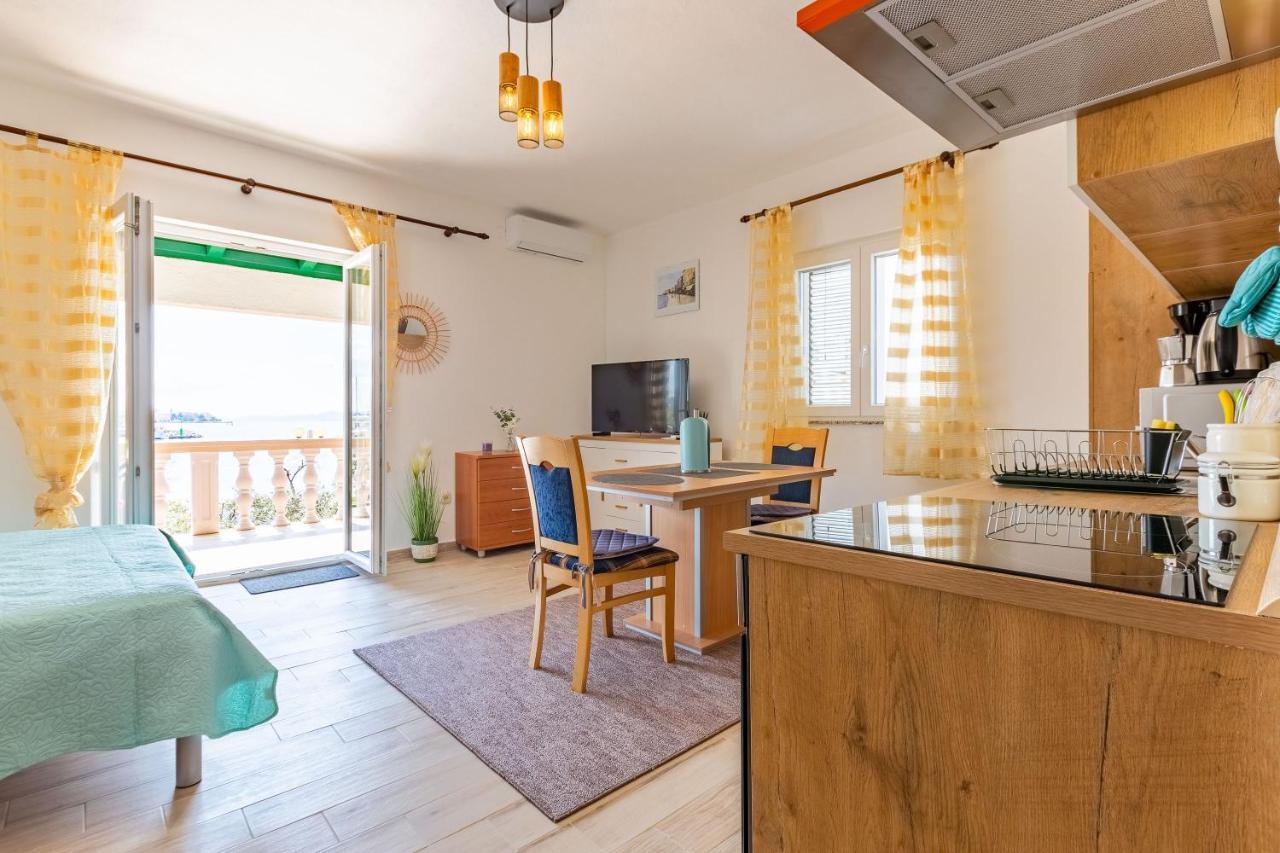 Apartamento Mare-More Studio W Balcony And Beach Front And View Zadar Exterior foto