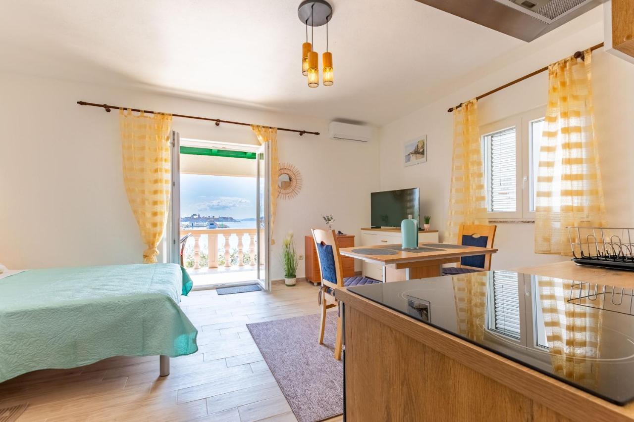 Apartamento Mare-More Studio W Balcony And Beach Front And View Zadar Exterior foto