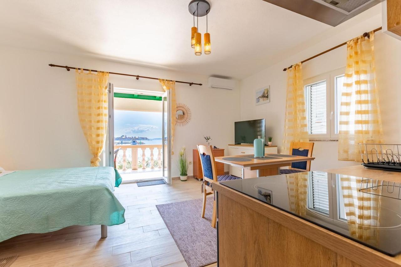 Mare-More Studio W Balcony And Beach Front And View Zadar Exterior foto