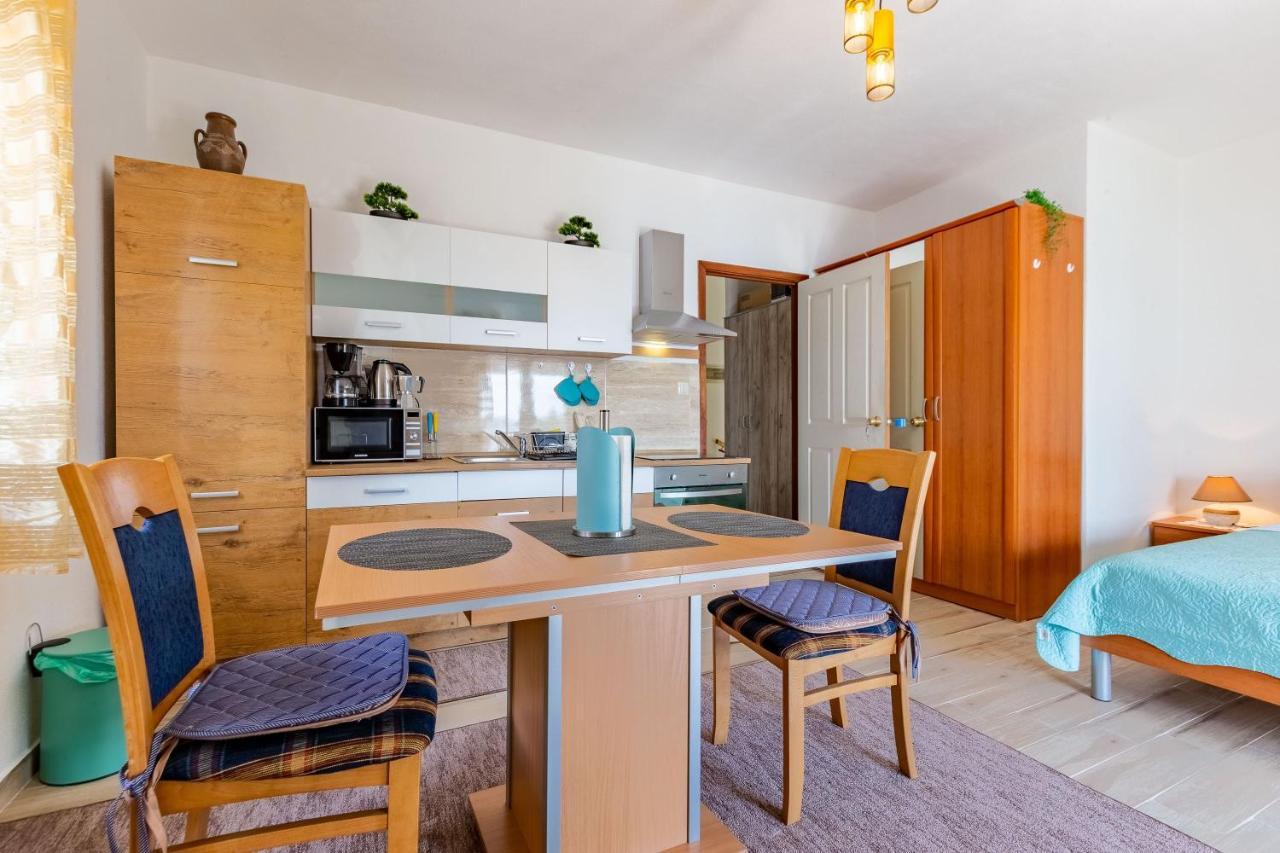 Mare-More Studio W Balcony And Beach Front And View Zadar Exterior foto